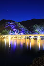 嵐山花灯路 渡月橋と保津川 冬を彩る幻想的なライトアップ 大自然の写真 京都 景色 京都 秋