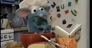 Tutter il topo, gia l'orsetta, pip e pop le lontr. Bear Nella Grande Casa Blu Tutter Get Images