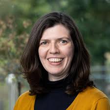 Claudia Ribeiro's Instagram, Twitter & Facebook