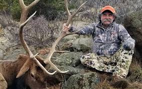 Un cazador de caza mayor de California muere atacado por un elefante en África Central