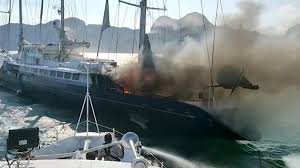 Bernard tapie dispara con bala contra el psg: Le Phocea Ancien Yacht De Bernard Tapie Attaque Par Les Flammes En Malaisie