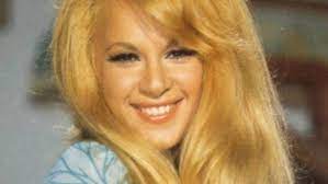 Maybe you would like to learn more about one of these? Oi Se3i Fwtografies Ths Alikhs Boygioyklakh Poy Dhmosieyei To Down Town Zappit