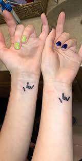 Ich Liebe Dich Zeichensprache Tattoo Design Model Dress Shoes Heels Styles Outfit Purse Jewel Sign Language Tattoo Tattoos For Daughters Mother Tattoos