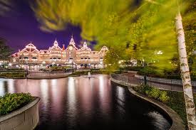 Dit disneyland parijs hotel is een ideaal hotel voor een verblijf op het disneyland parijs resort in het voorjaar, zomer, of najaar. Disneyland Paris Hotels Impressions Disney Tourist Blog