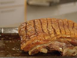 Sett panna tilbake midt i ovnen og la ribba steke videre (ca. Hvordan Steke Ribbe Med Spro Svor Oppskrift Matprat