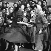 Для того чтобы скачать песню в mp3, вам нужно кликнуть по кнопке «скачать». Stoyat Devchonki Segodnya Prazdnik U Devchat Mp3 Skachat Besplatno Novinki Muzyki Stoyat Devchonki Segodnya Prazdnik U Devchat 23 Pesen Pesni Onlajn