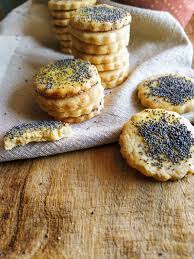 Potete sostituirlo se volete ma otterreste una consistenza più leggera e friabile. Biscotti Di Farina Di Farro E Limone Fornellidisalvataggio