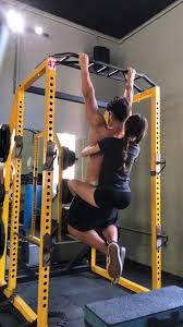 Treino em Casal: Desafios e Motivação na Academia