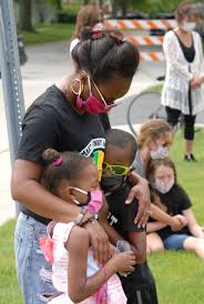 200 At Glenview Community Church Prayer Vigil Mourn Floyd