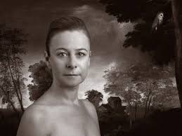 Černobílé drama o lidských slabostech i krvavě rudém násilí války. Pribeh Bohyne Kirke