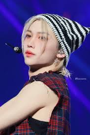 and then sends selfies 3 minutes later*