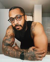 Ryan Henry's Instagram, Twitter & Facebook