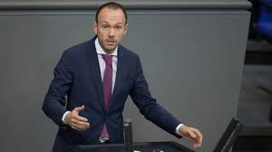„wir brauchen den genauen und richtigen blick auf die zahlen, auf die inzidenzwerte und den anteil der mutationen. Germany S Cdu Rocked By Pandemic Procurement Scandal Financial Times