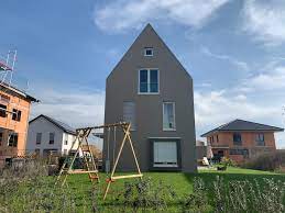 Wer im kopf eine lösung für ein grundstück hat, auf dem sich sonst niemand zu bauen traut, kann natürlich zuschlagen. Schmales Haus Schmales Grundstuck