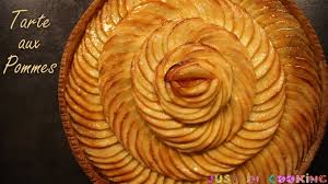 Y répartir la garniture et presser légèrement. Recette De La Tarte Aux Pommes Youtube