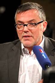 Moderator Thomas Bille während der Aufzeichnung des MDR-FIGARO Radio-Cafes  in