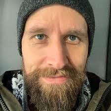 Aaron Hedge's Instagram, Twitter & Facebook