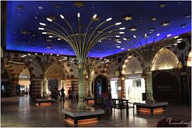 The dubai mall is regarded as the largest shopping centre on the arabian peninsula, according to the metro of dubai has a station called „dubai mall, about 900 meters away from the large shopping. The Dubai Mall Die Grosste Mall Der Welt