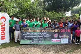 Mulai sekarang, orang ramai boleh membuat aduan mengenai salah laku pegawai dan kakitangan. Canon Making The Community Greener Through One Canon One Tree