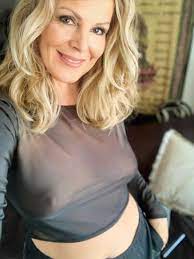Braless mommy's on X: Are you 35+ ? Divorced granny of 5, if I'm your type  say hi 🤗😊 #Facebook t.cosSnB4cRJQR  X