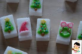 Le zollette di zucchero sono belle e decorative rispetto allo zucchero semolato semplice. Zollette Di Zucchero Decorate A Tema Natalizio Temi Natalizi Zollette Di Zucchero Natale