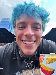 Emily Tolbert's Instagram, Twitter & Facebook