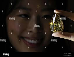 Diamond and vice hi-res stock photography and images