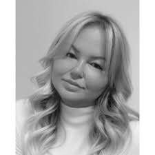 Renee House's Instagram, Twitter & Facebook