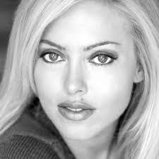 Julia Faye's Instagram, Twitter & Facebook