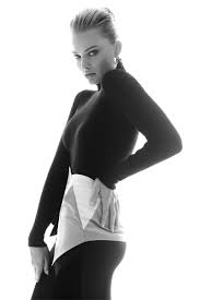 Frasi celebri di the wolf of wall street. Meet The Wolf Of Wall Street Scene Stealer Margot Robbie