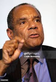 477 Kenneth Price Photos & High Res Pictures