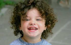 This message will only be visible if you have it disabled. Ricci Bimbi Come Trovare Il Taglio Per Gestire Le Chiome Ribelli Dei Vostri Bimbini