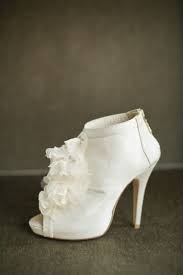 Shoe Obsessed Brides Get These Cool And Unique Wedding Shoes In Your Life Wedding Party By Wedpics Winter Wedding Shoes Winter Wedding Boots Unique Wedding Shoes