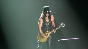 Did slash seem invigorated being back in that scrappy vibe, that guns had when they were coming up? Guns N Roses Slash Guitar Solo The Forum 11 25 2017 Youtube