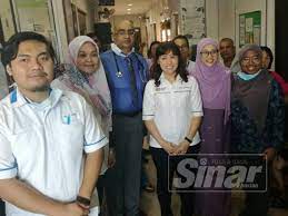 (original) untuk makluman semua,setiap hari ahad dan cuti umum klinik ini akan beroperasi dari 8am hingga 12pm hnya untuk pemeriksaan kuning bayi shj.jadi kpda sesiapa shj yg ingin lakukan pemeriksaan kuning bayi boleh. 12 Klinik Di Kulai Sertai Peka B40