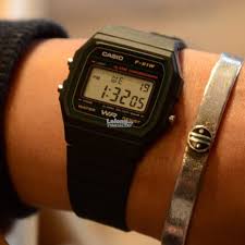 The colors may differ slightly from the original. Casio F 91w 1dg