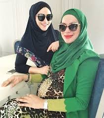Tuah ayam nampak di kaki, tuah peguam duda anak dua dapat kawin dengan rebecca nur islam. Gambar Babybump Rebecca Nur Islam 7 Gambar Hamil Suami