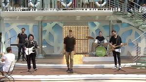 It is a seasonal live programme which airs only during the summer months with 16 to 21 episodes being produced. Wincent Weiss Feuerwerk Zdf Fernsehgarten 25 06 2017 Youtube