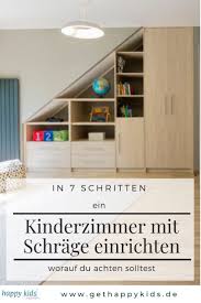 Kinderzimmer Mit Schrage Sind Toll Hier Zeige Ich Dir In Wenigen Schritten Wie Du Die Einrichtung Eines Kind In 2020 Kinder Zimmer Kinderzimmer Dachschrage Einrichten