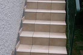 Bei der aufteilung einer solchen treppe legt man die mittelachse fest und fliest von dort zu den rändern hin, wo dann die erforderlichen anschnitte platziert werden. Aussentreppen Bonn Bad Godesberg Fliesenverlegung In Bad Godesberg