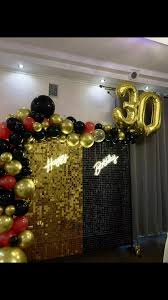 ✨✨✨ Idąc z trendami światowymi Gali Oscarowej czas rozpocząć 🎬🎞️✨ W takim  klimacie w ten weekend bawili się goście na 40-stych urodzinach Szymon  Kiżewski ❗❗❗ Stoły zdobiły kompozycje klapsem i taśmą prosto