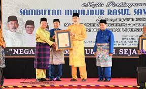 Presiden mapim, mohd azmi abdul hamid dinobat tokoh maulidur rasul 1441h/2019 sempena sambutan maulidur rasul peringkat kebangsaan di axiata arena bukit. Yoe Boon Hai Mary Tokoh Maulidur Rasul Sabah 2019 Sabah Post