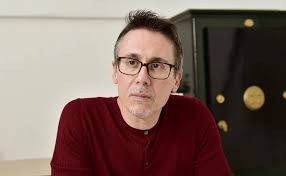 Elio Quiroga logra el Premio de Novela Policía Nacional con su libro  'Tiempo Sucio'