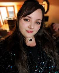 Lindsey Green's Instagram, Twitter & Facebook