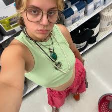 Iris Cobb's Instagram, Twitter & Facebook