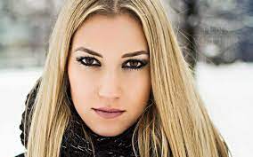 A tracciare lo squallido triangolo è l'ex difensore del bayern monaco christian lell, che accusa özil di essere il responsabile della sua rottura con melanie rickinger, da lui peraltro. Mesut Ozil Affair Continues Glamour Model Set To Sue Ex For Leaked Flirty Messages Caughtoffside