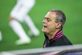 El delantero mexicano hirving lozano chucky sufrió una impactante lesión en el duelo entre las selecciones de méxico y trinidad y tobago correspondiente a la primera fecha de la copa oro, cuando apenas se jugaba el minuto 10 del primer tiempo. Tio6drzan Yuim