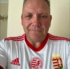 I've been told it's best to pay by card rather than cash as I don't have a  credit card (cause I don't need one ) what card is best to get just