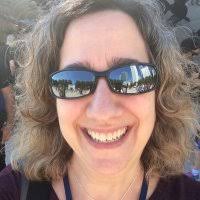 Julie Moos (@juliemmoos)