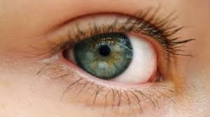 La vision baisse mais comme l'oeil n'est ni rouge, ni douloureux, certains tardent à consulter. Qu Arrive T Il A Vos Yeux Quand Vous Passez La Journee Devant Votre Ordinateur